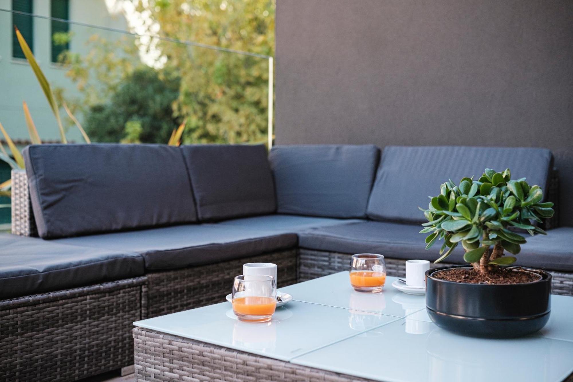 Residence Goldoni6 Suite Apartment ริมินี ภายนอก รูปภาพ